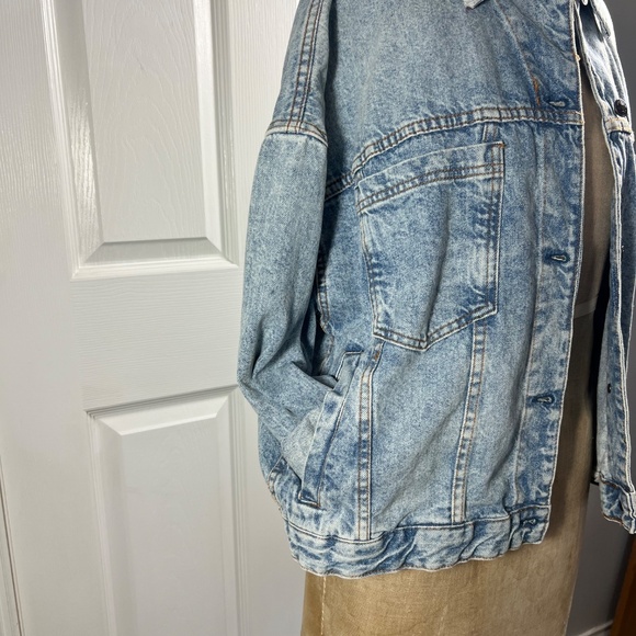 We the Free Denim Jacket- LIKE NEW- Oversized fit- M - Picture 5 of 7